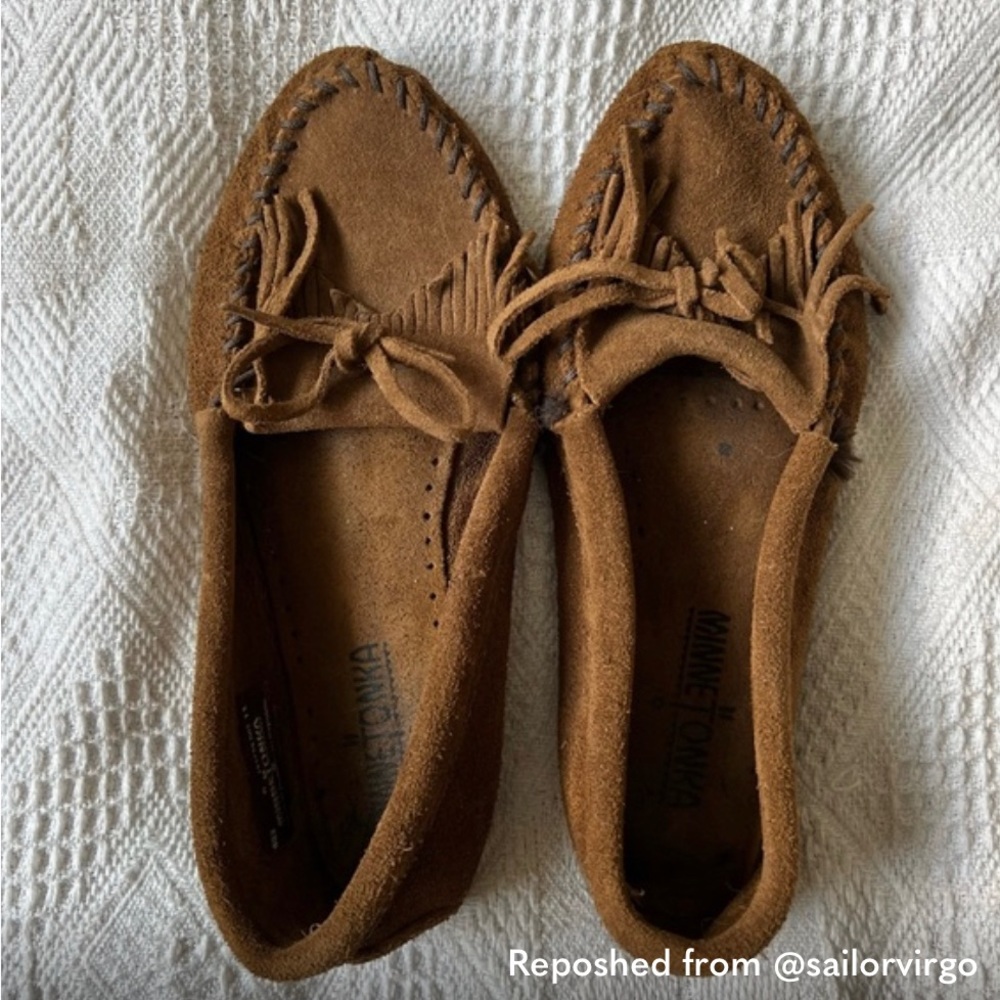 Women’s Minnetonka Moccasins Size 6